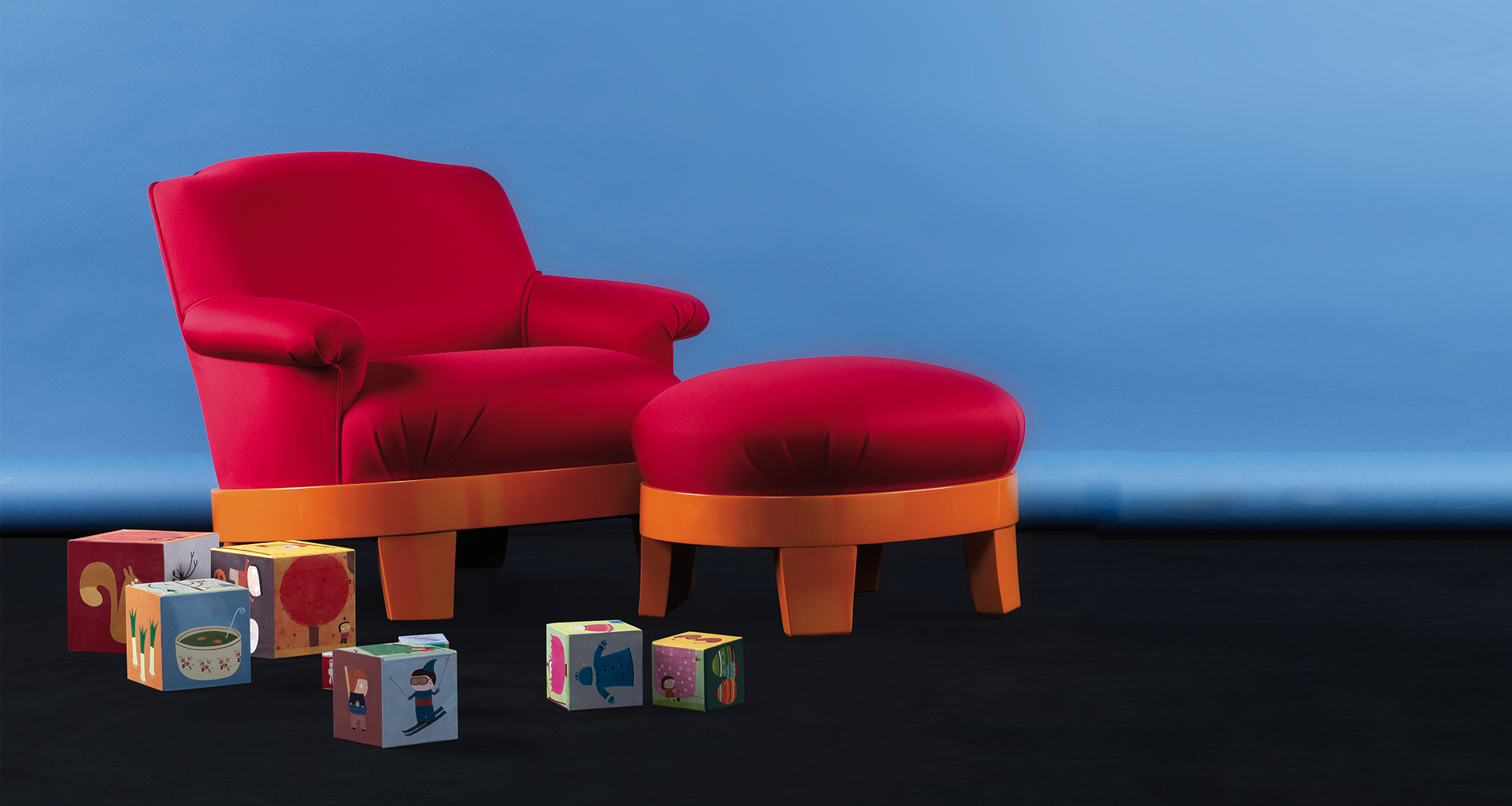 Miniature Gacy Kids armchair and pouf, that belongs to the Kids Collection which is a reinterpretation of some of the iconic pieces of Promemoria | Promemoria