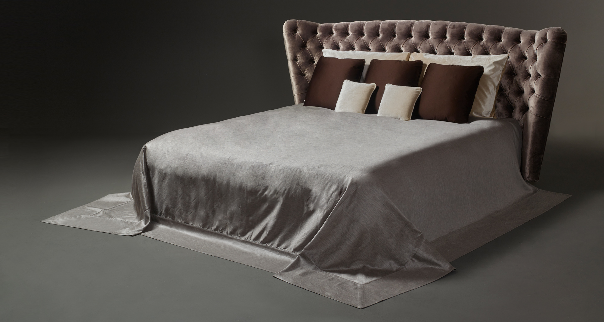 Frou Frou is a bed headboard with a bon ton style from the Promemoria's catalogue | Promemoria