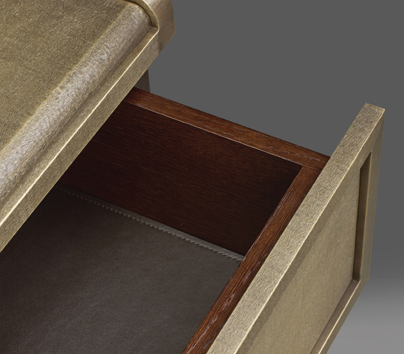 Drawers' detail of Orione, a wooden bedside table with drawers from the Promemoria's catalogue | Promemoria