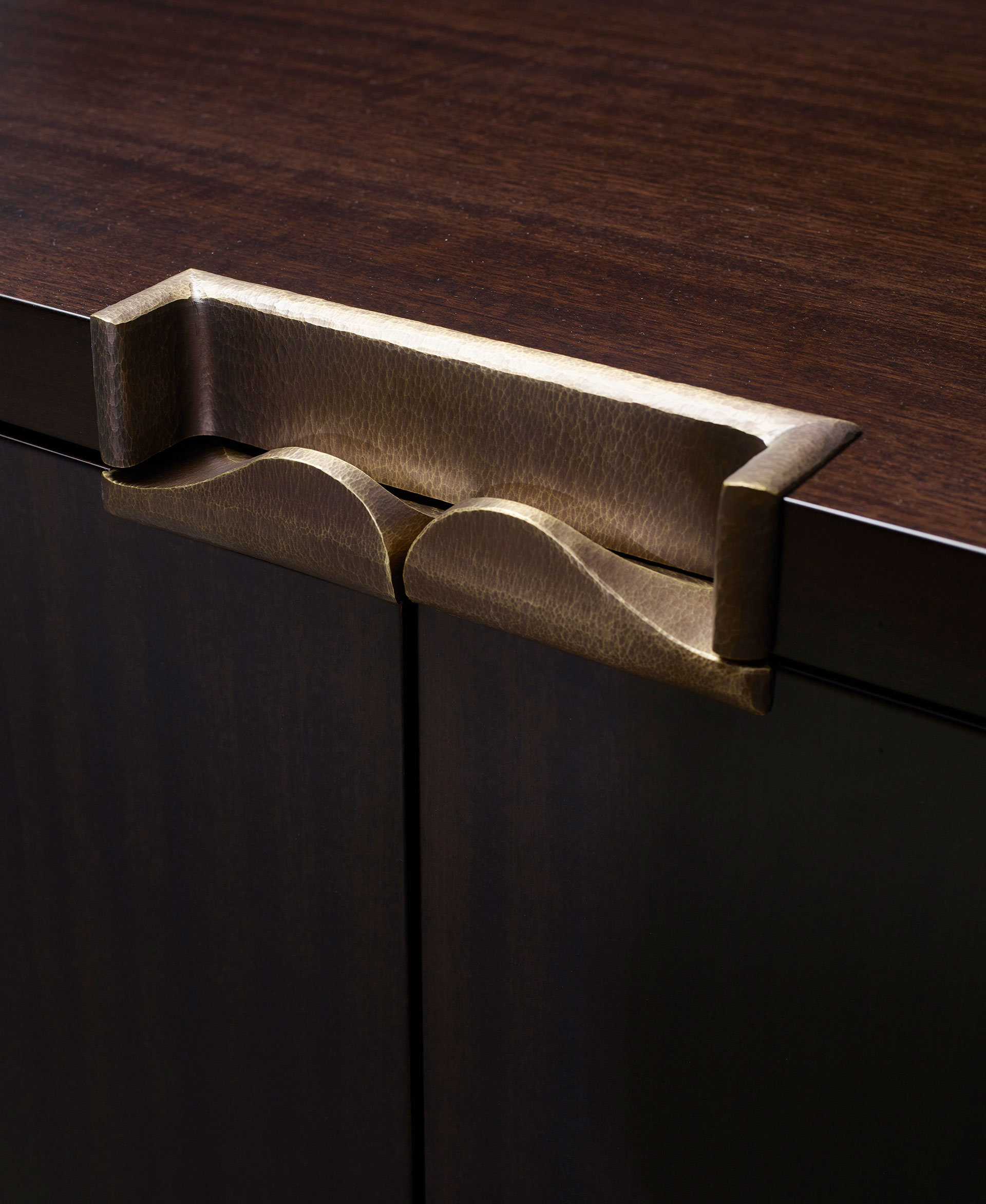 Bronze handle detail of Margot, a wooden cabinet with bronze base, handle and hinges from Promemoria's catalogue | Promemoria
