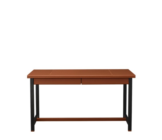 Ernest是一款精致的木质结构书桌，以皮革包饰，请参见Promemoria产品目录|Promemoria