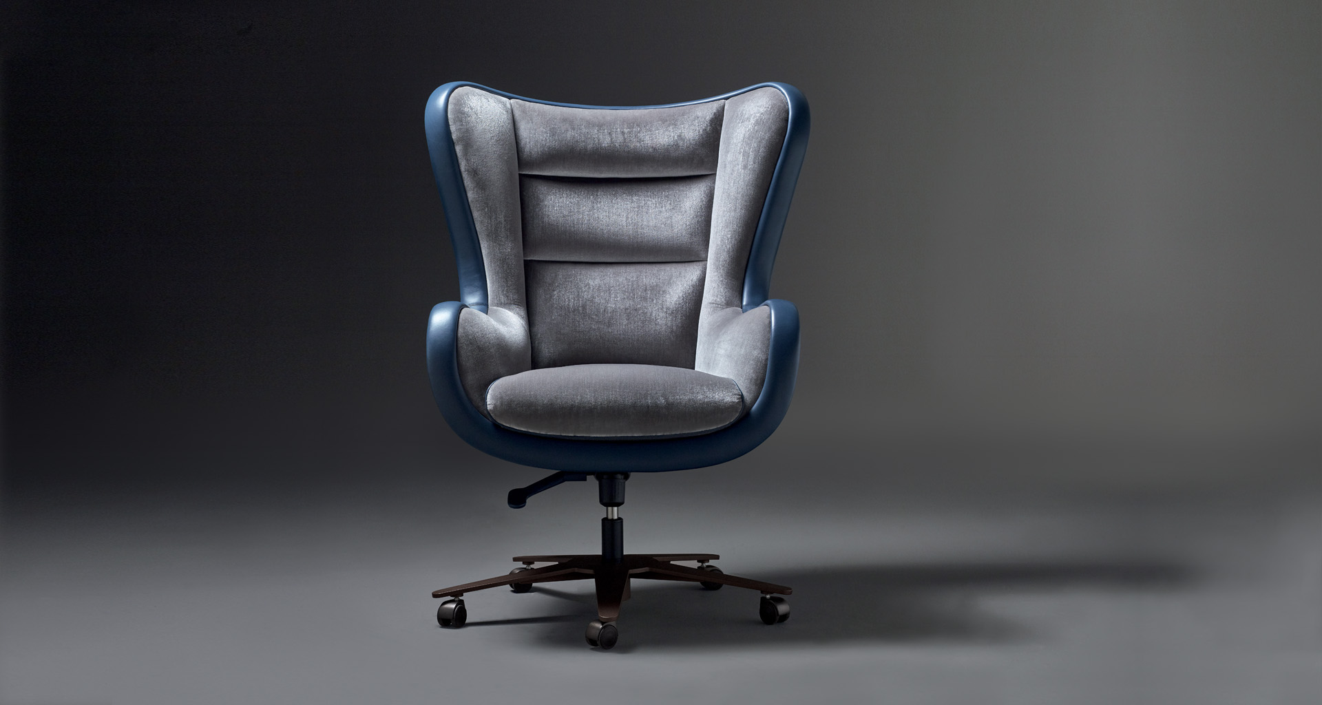 Metal base detail of Butterfly, an office armchair covered in leather and fabric, available with a pouf, from Promemoria's catalogue | Promemoria