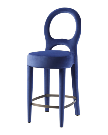 Bilou Bilou木凳采用了织物或皮革包衬的座面以及铜质搁脚，与Bilou Bilou座椅具有同样的美感，请参见Promemoria产品目录|Promemoria