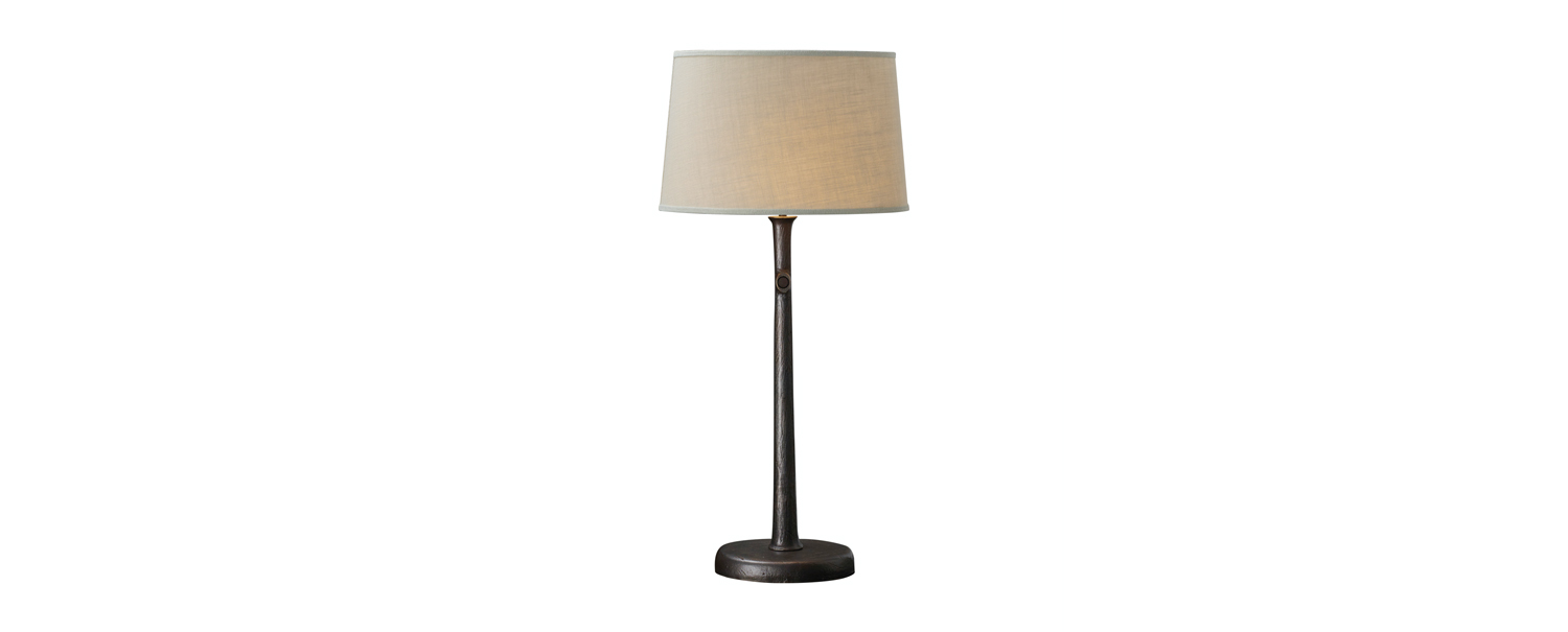 https://promemoria.freetls.fastly.net/mediaFrançoise%20is%20a%20table%20LED%20lamp%20with%20bronze%20structure%20and%20linen,%20cotton%20or%20hand-broidered%20silk%20lampshade,%20from%20Promemoria's%20catalogue%20|%20Promemoria