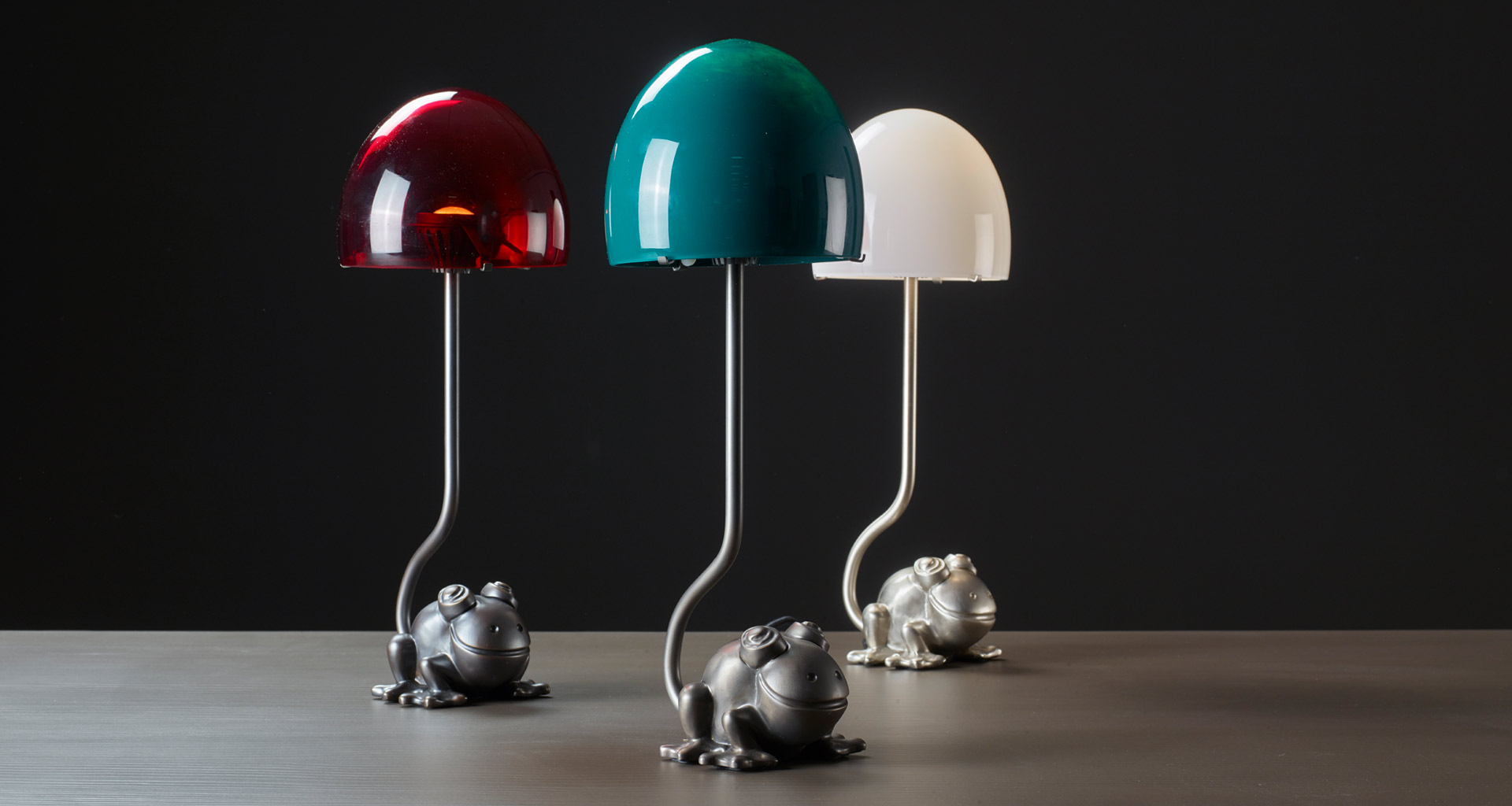 Grenouille is a table and bedside LED lamp with Murano glass lampshade, from Promemoria's catalogue | Promemoria