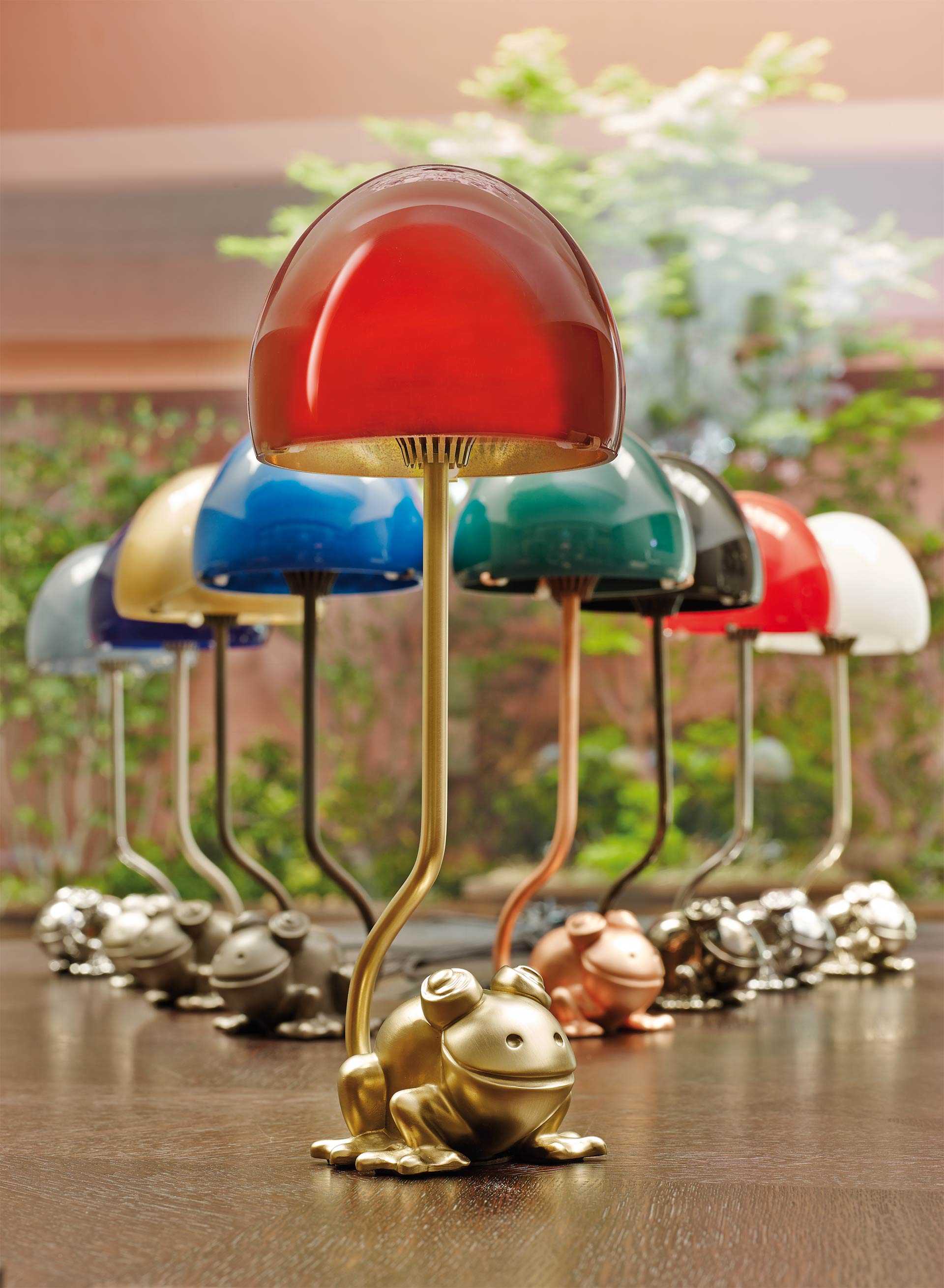 Grenouille is a table and bedside LED lamp with Murano glass lampshade, from Promemoria's catalogue | Promemoria