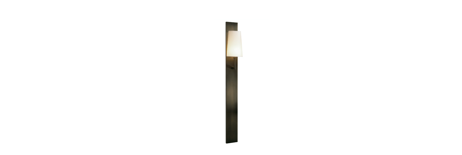 https://promemoria.freetls.fastly.net/mediaRosa%20is%20a%20wall%20bronze%20LED%20lamp%20with%20a%20linen,%20cotton%20or%20silk%20lampshade%20with%20handmade%20edge,%20from%20Promemoria's%20catalogue%20|%20Promemoria