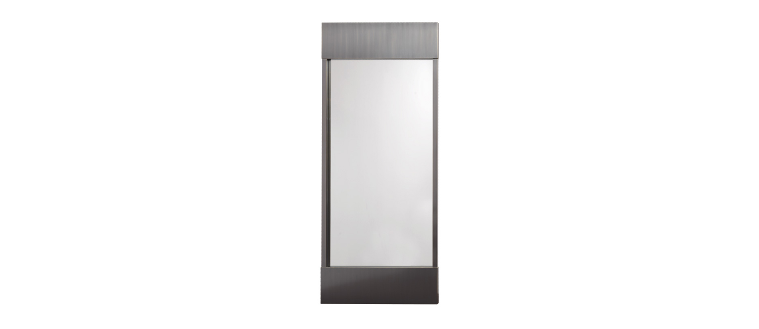 https://promemoria.freetls.fastly.net/mediaEuridice%20is%20a%20large%20wall%20mirror%20with%20an%20essential%20design%20and%20a%20bronze%20structure%20from%20the%20Promemoria's%20catalogue%20|%20Promemoria