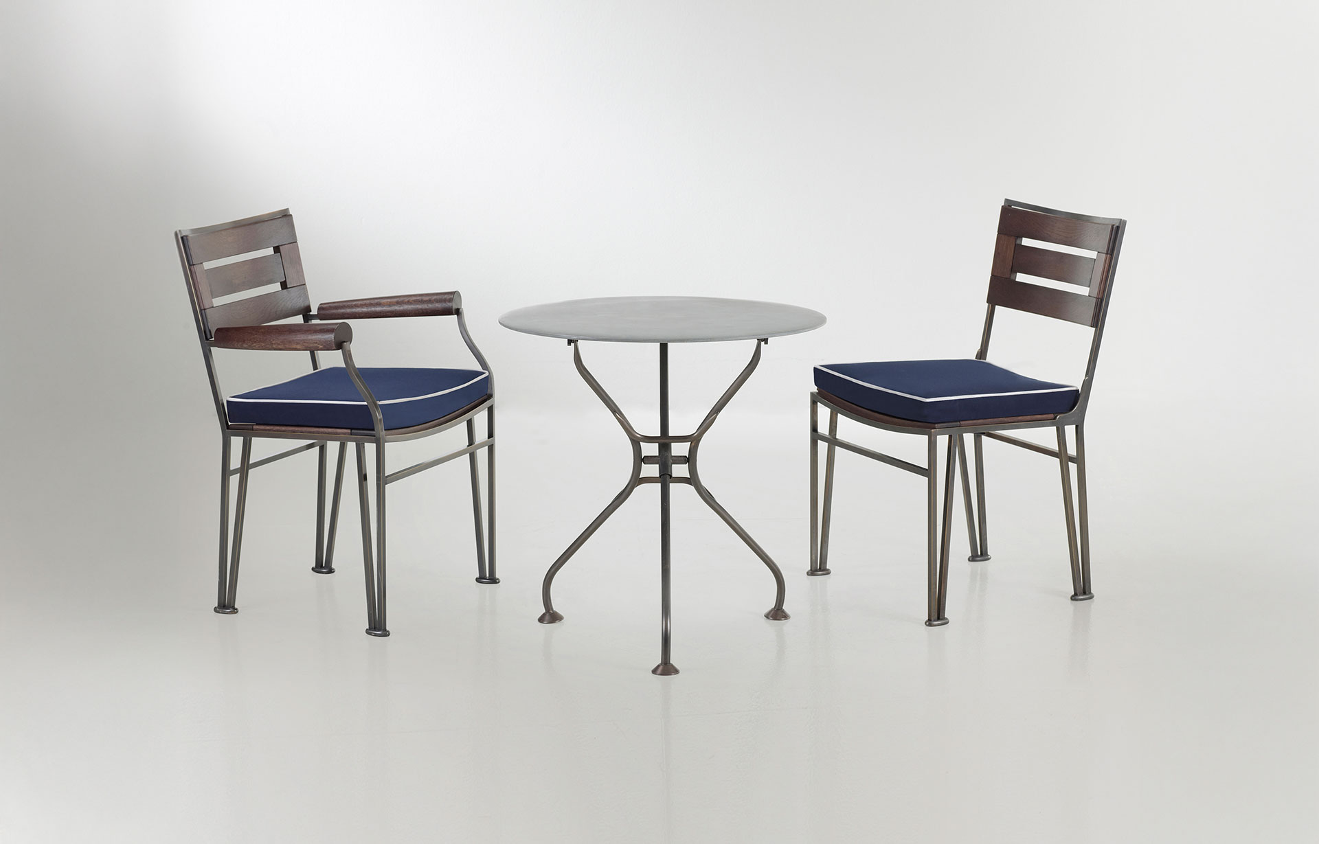 Cernobbio is an outdoor bronze chair from Promemoria's outdoor calatague | Promemoria