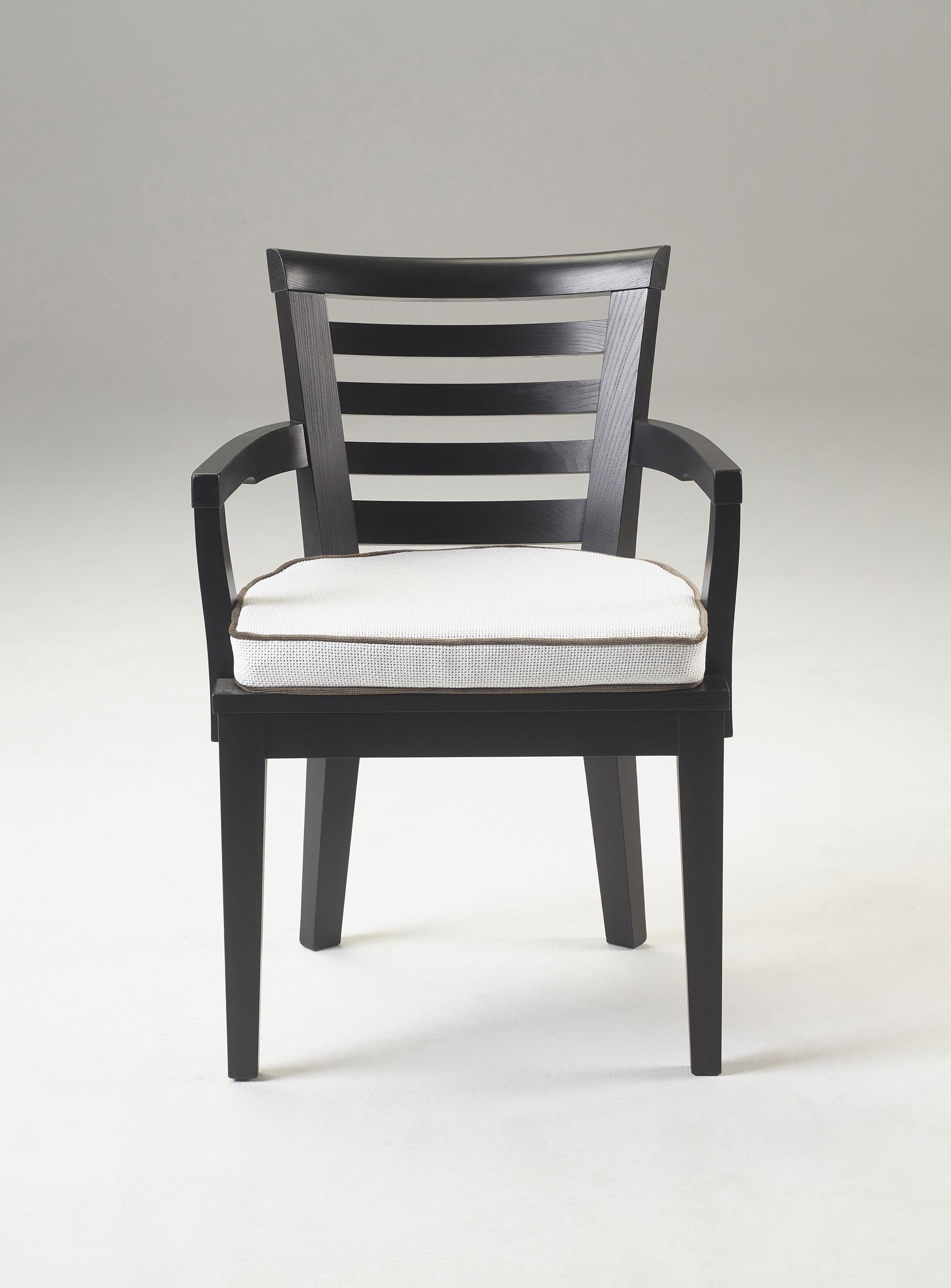 Varenna is an outdoor wooden chair with or withour armrests and fabric cushion, from Promemoria's outdoor catalogue | Promemoria
