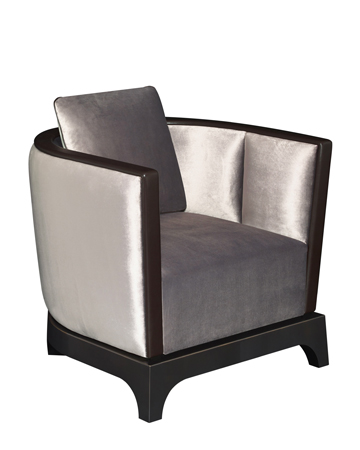 Grosvenor是一款以织物包衬的木质扶手椅，并饰有皮革细节，请参见Promemoria London系列|Promemoria