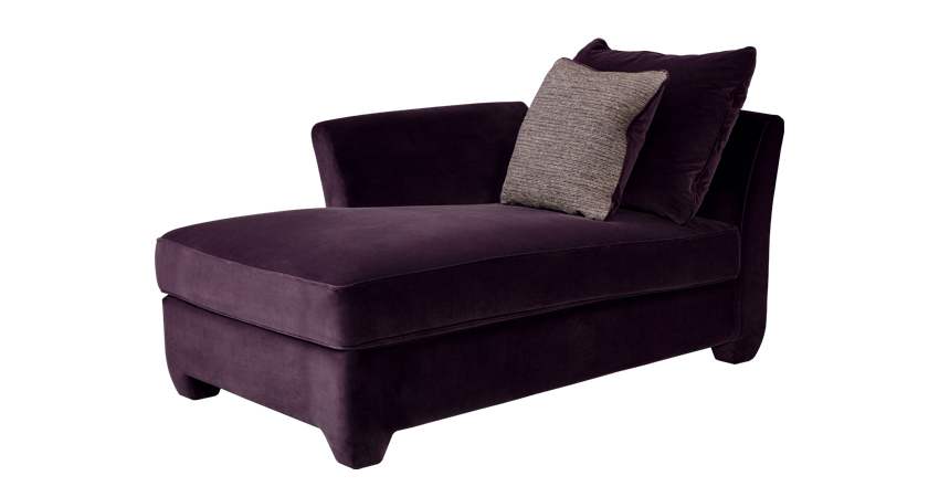 Augusto is a chaise longue covered in fabric with fabric or leather cushions, from Promemoria's catalogue | Promemoria