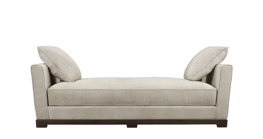 Wanda is a wooden chaise longue covered in fabric, from Promemoria's catalogue | Promemoria