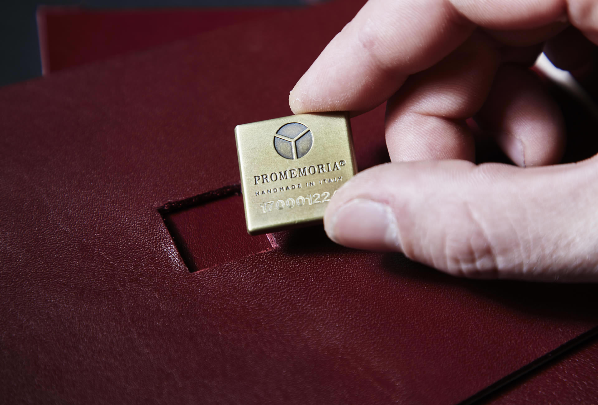 Promemoria has a quality and authenticity control process: every Promemoria product has a serial number and a Certificate of Authenticity | Promemoria